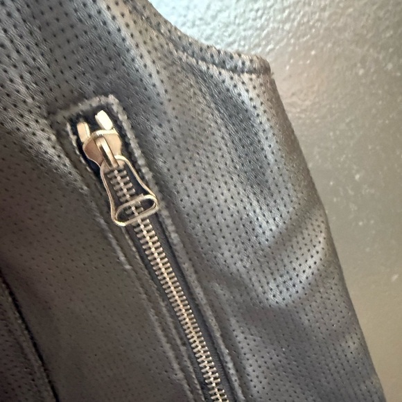 Sea New York NWT size 2 Black Textured Leather Vest- retails 710 US - Picture 4 of 14